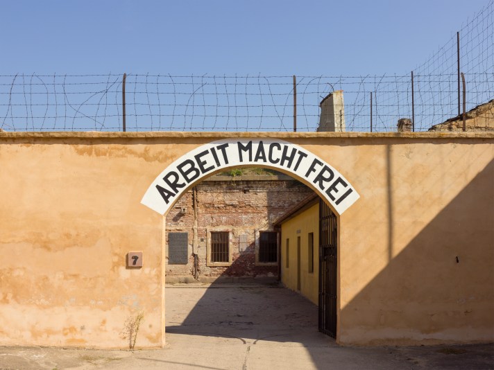 Czech-2013-Terezin-Theresienstadt-Arbeit_macht_frei