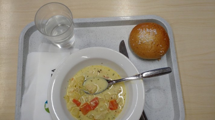 Finnish school lunch - curry chicken and a sweet bun 